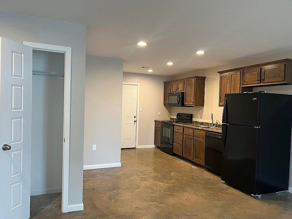 2nd image of 104 N 4th St
