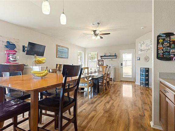 4th image of 360 Covent Dr