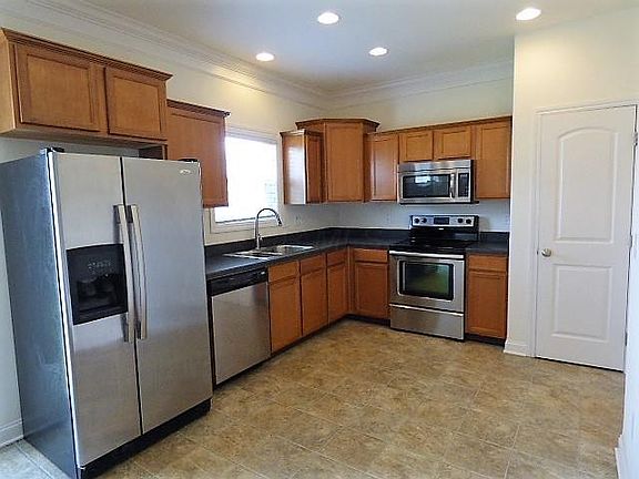 4th image of 458 Hemhill Dr