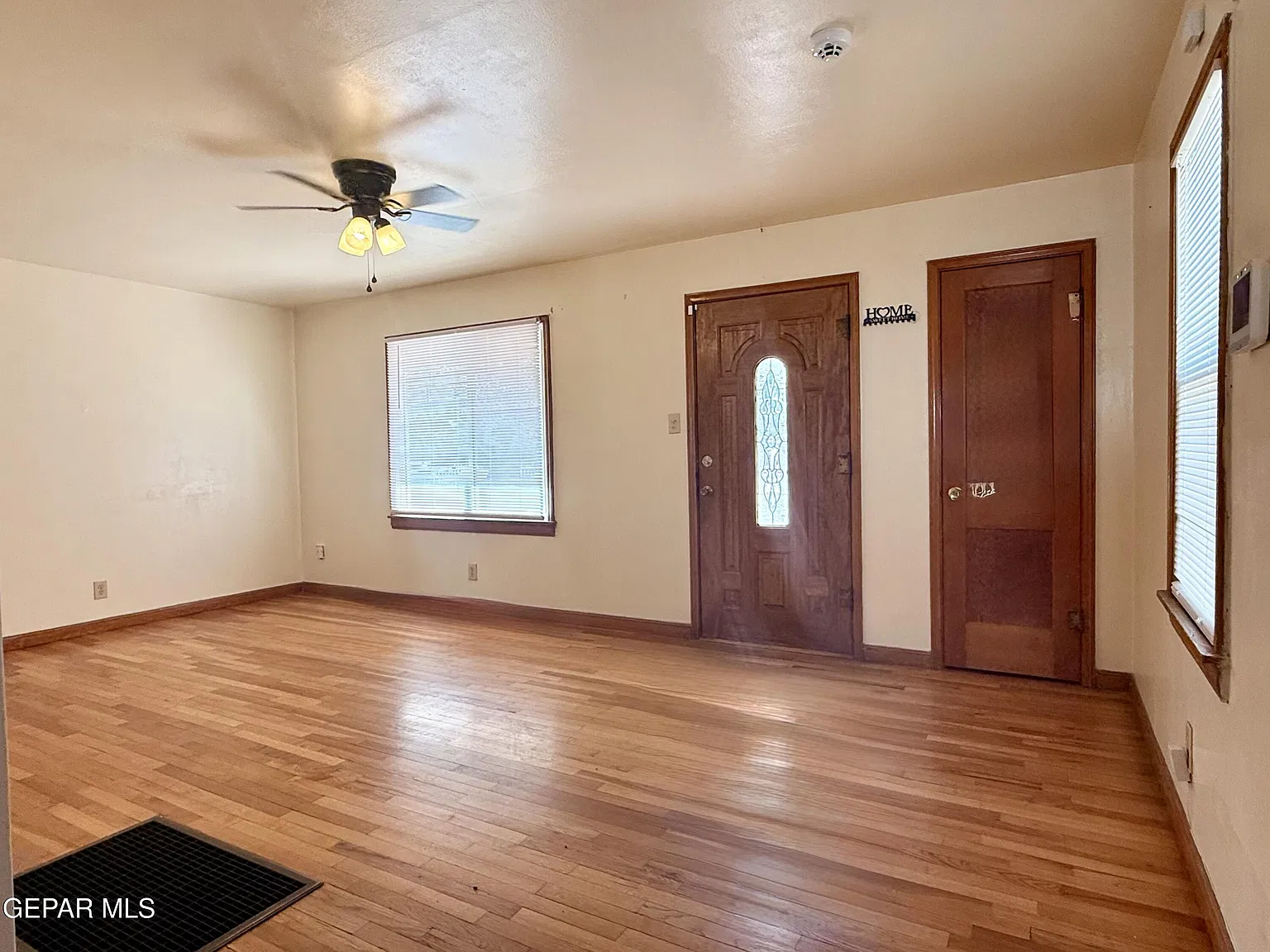 3 bed, 1.0 bath, 1016 sqft, $1,695 — Photo 2