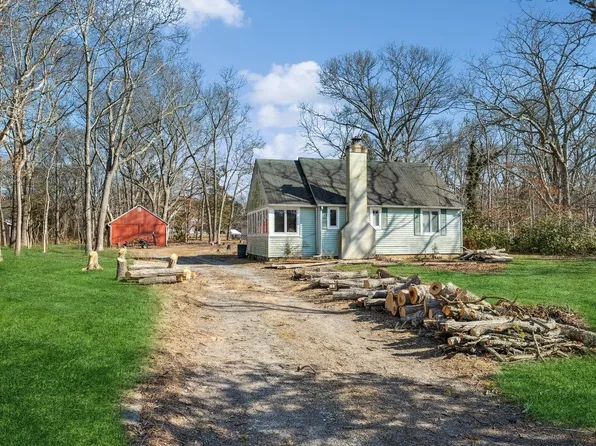 77 Turtle Cove Dr, Southampton, NY 11968