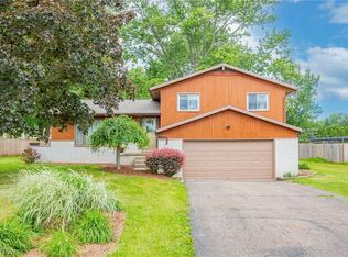 6262 Renninger Rd, Akron, OH 44319