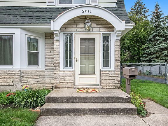 4th image of 2511 Boulevard Dr SW