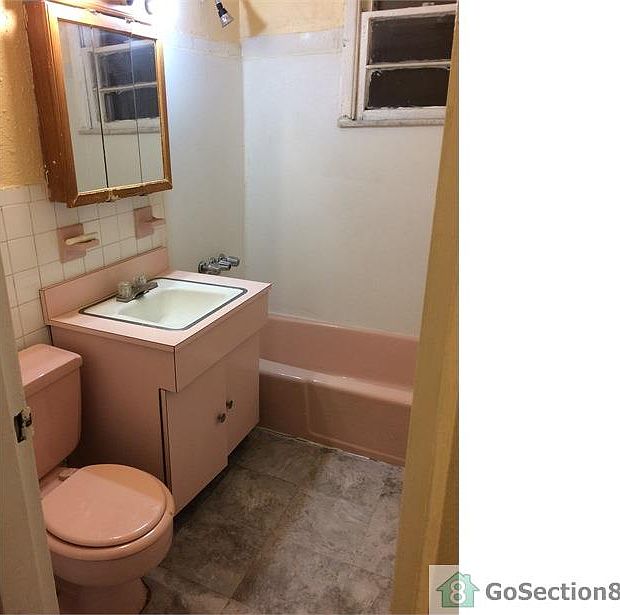 2nd image of 572 Stuyvesant Ave APT 33