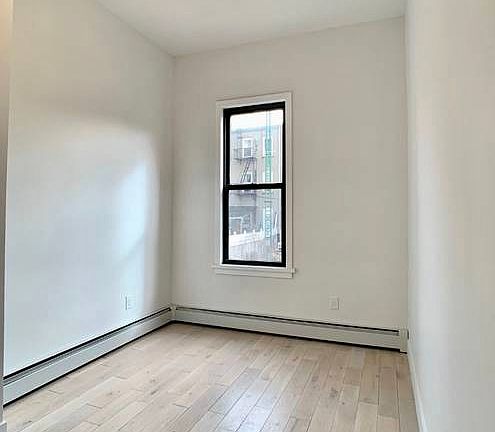 5th image of 346 Stanhope St Floor 2