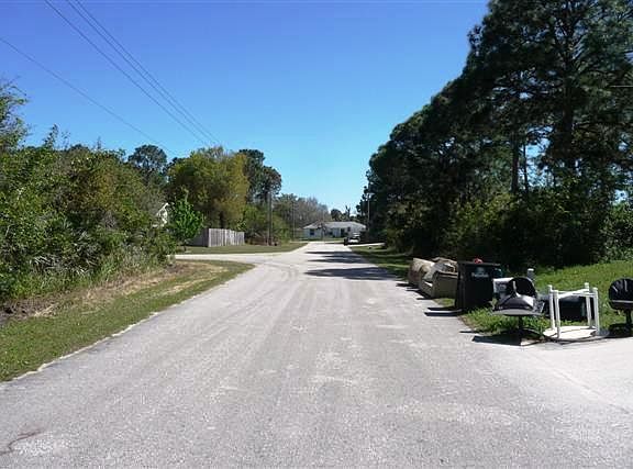 3rd image of 2862 Landry Ave SE
