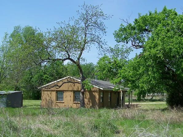 205 E Elm St, Maud, OK 74854