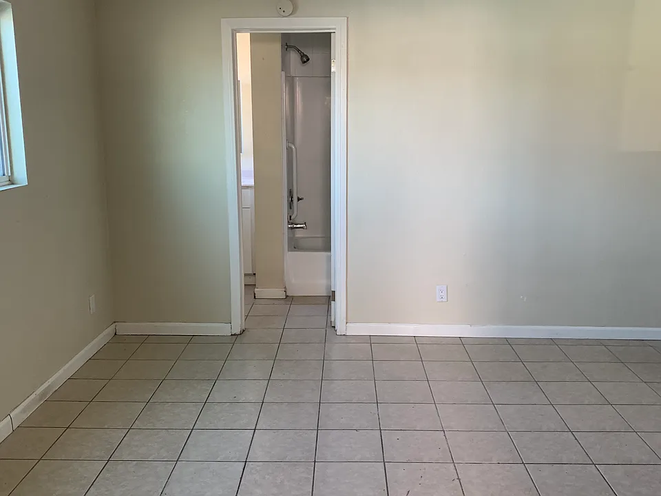 16108 Van Ness Ave #10