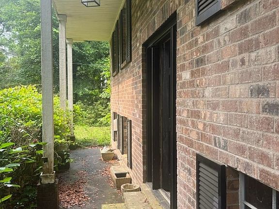 3rd image of 1026 Dogwood Ave E