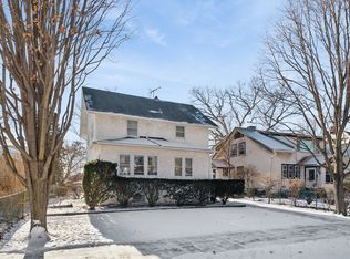 2233 W Greenleaf Ave, Chicago, IL 60645