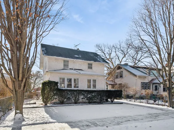 2233 W Greenleaf Ave, Chicago, IL 60645