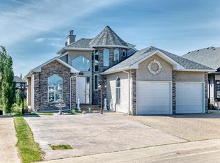 352 Ozerna Rd NW, Edmonton, AB T5Z 3Y4