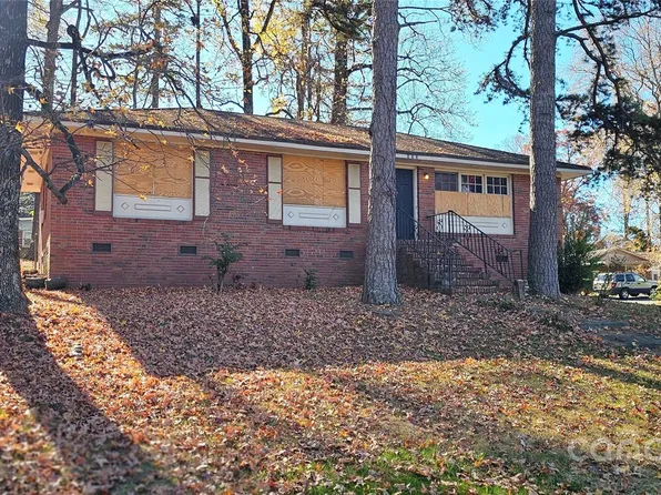 553 Derrydowne Dr, Charlotte, NC 28213