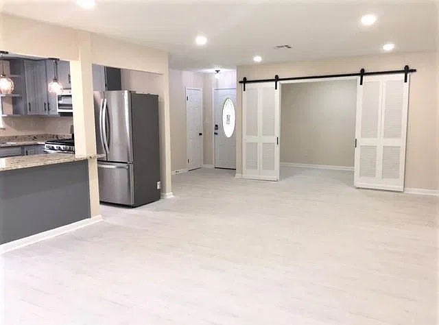 4 bed, 2.0 bath, 1895 sqft, $2,000 — Photo 3