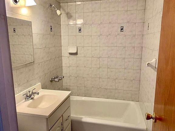 5th image of 22-03 49th St