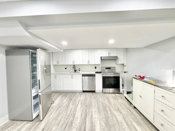284 Deer Park Cir #2, London, ON N6H 3C1