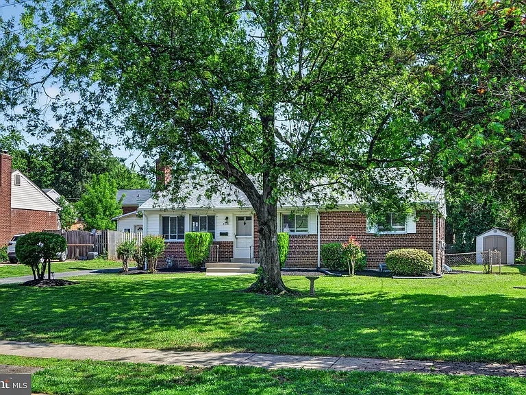 7216 Carol Ln — Photo 3