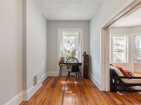 5th image of 94 Mount Pleasant Ave #2