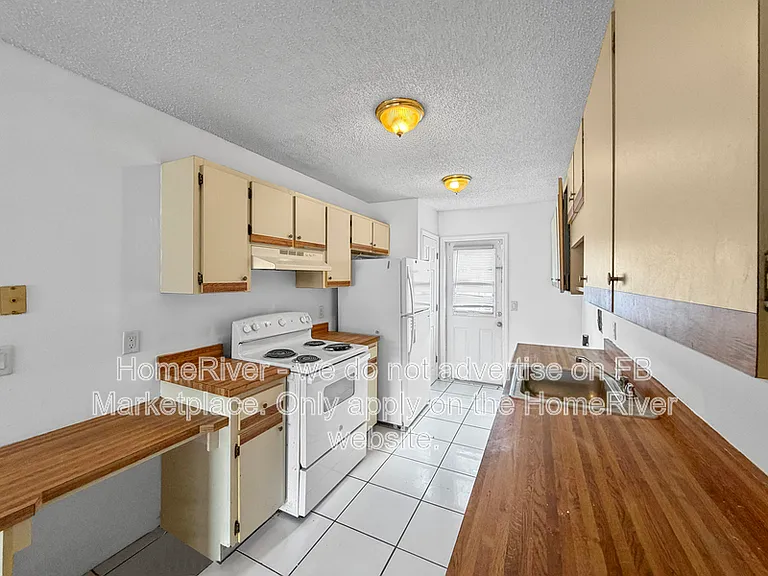 741 W Rosewood Ln — Photo 2