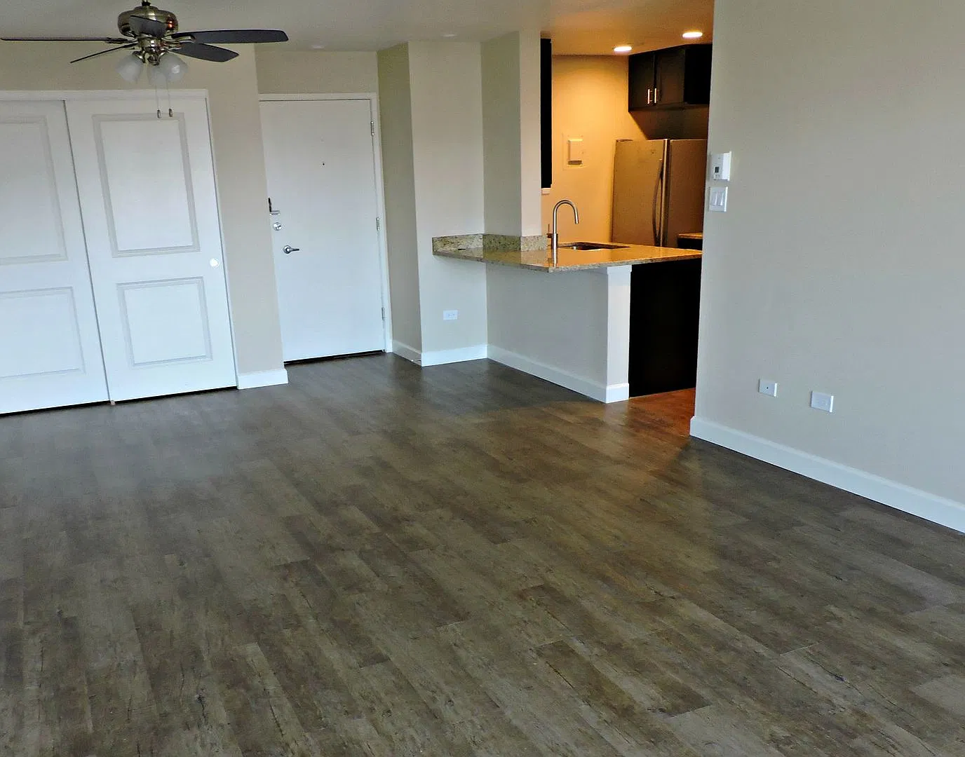 Somerset Apartments — Photo 2