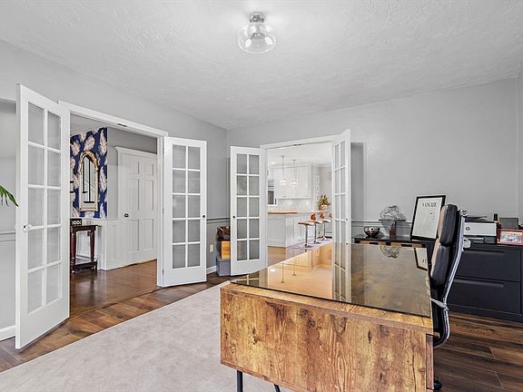 4th image of 25 Howe St