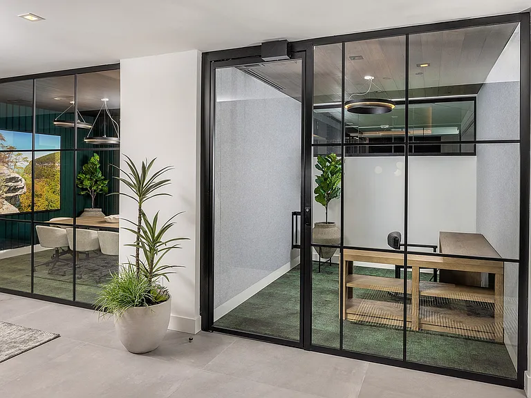 Rentable private offices with modern design