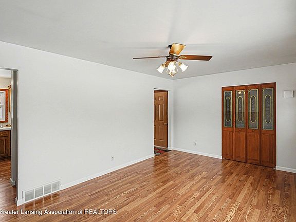 3rd image of 230 Elizabeth Dr