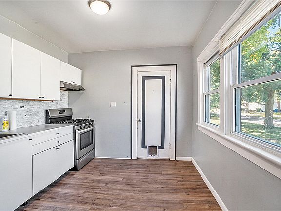 4th image of 14 Pioneer St