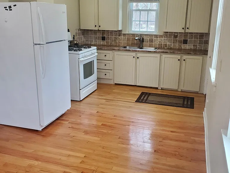 922 Tourtellot Hill Rd — Photo 4
