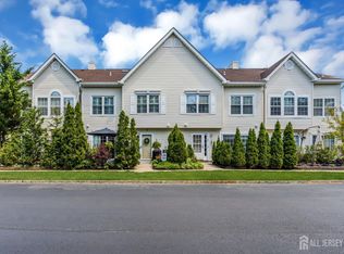 17 Richmond Ct, Tinton Falls, NJ 07712
