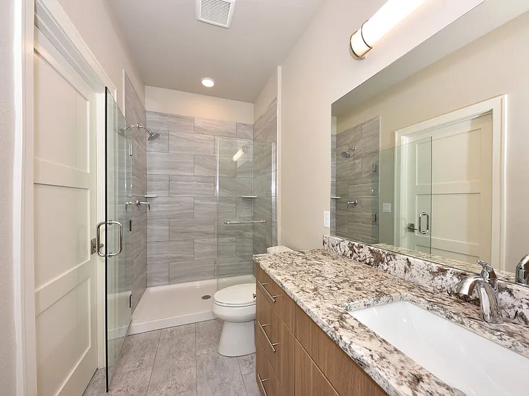 W62N438 Hanover Ave — Photo 25
