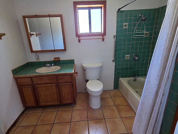 2nd image of 21A Leyba Rd