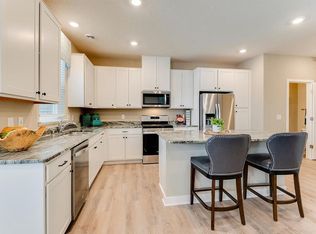 5056 Stable View Dr, Woodbury, MN 55016