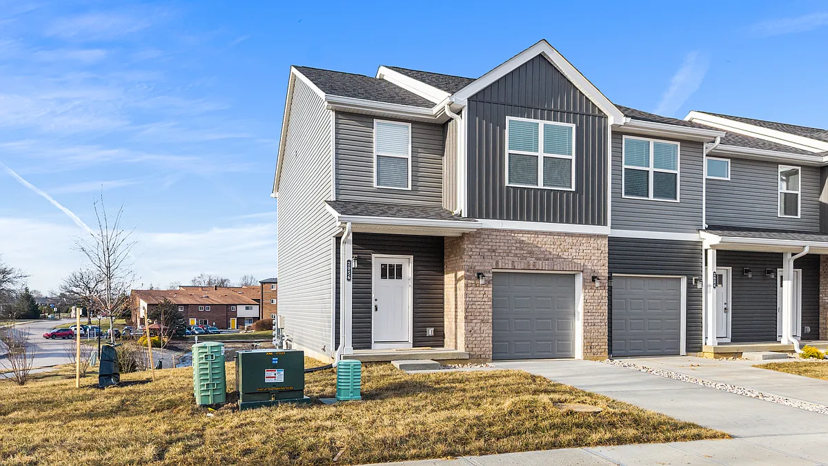 Building Photo - 2056 Woodhill Ct