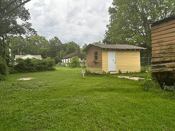 3rd image of 921 Napoleon St
