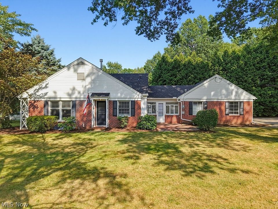 1st image of 2468 Ridgewood Rd