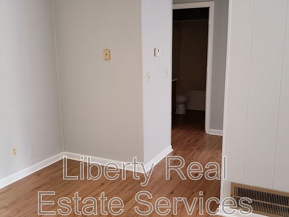 2nd image of 991 Live Oak Dr