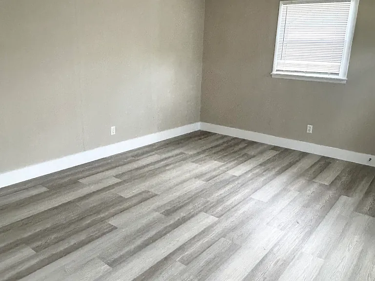 312 Warren Way — Photo 2
