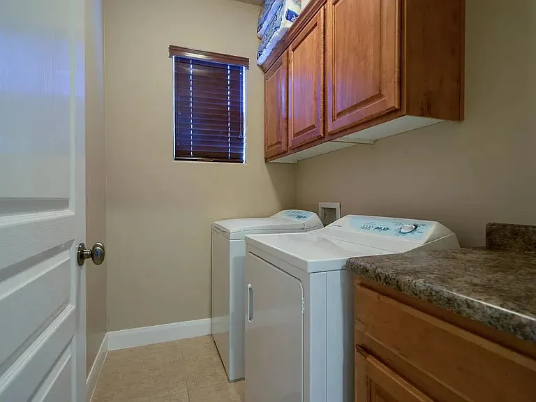 205 N 2940 E — Photo 7