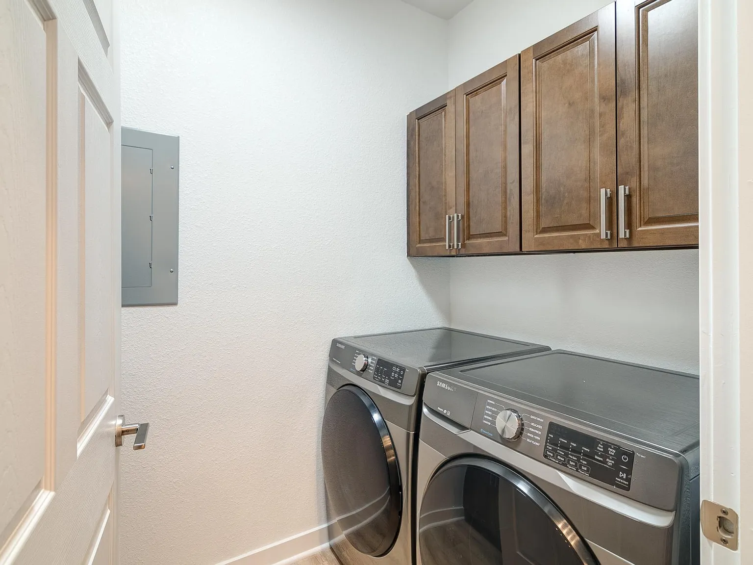 1 bed, 1.5 bath, 760 sqft, $1,615 — Photo 3