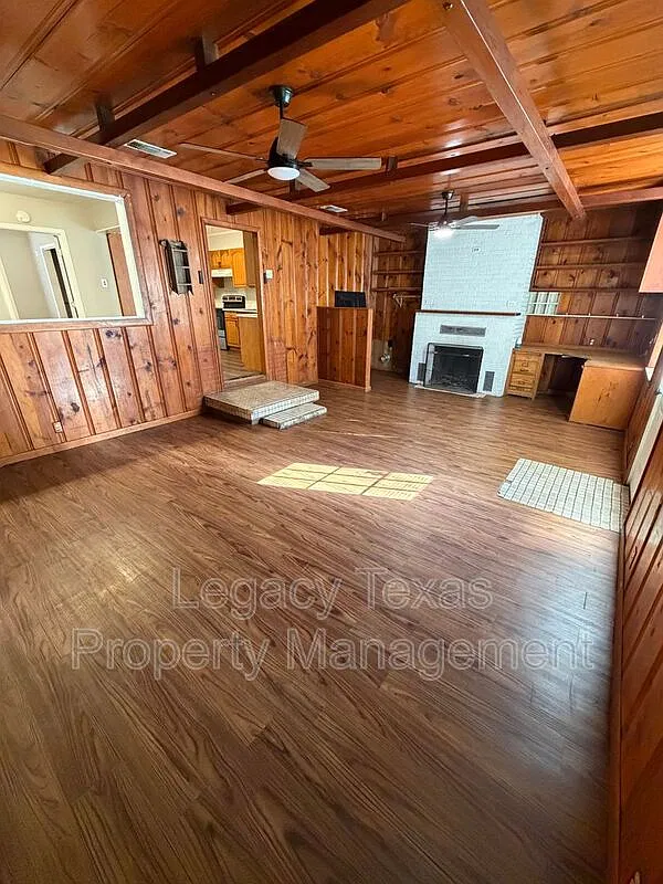 3 bed, 1.0 bath, 1337 sqft, $1,550 — Photo 2