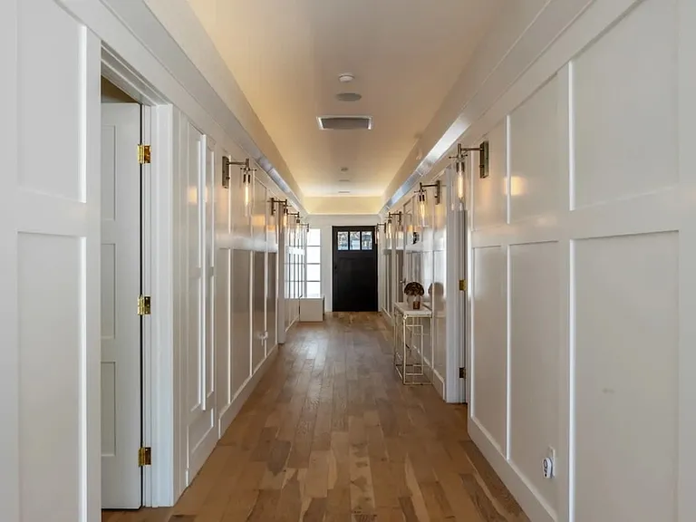 1524 N Sierra Bonita Ave — Photo 2