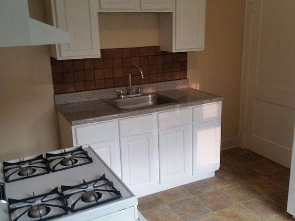 3rd image of 227 Marguerite Ave APT 1