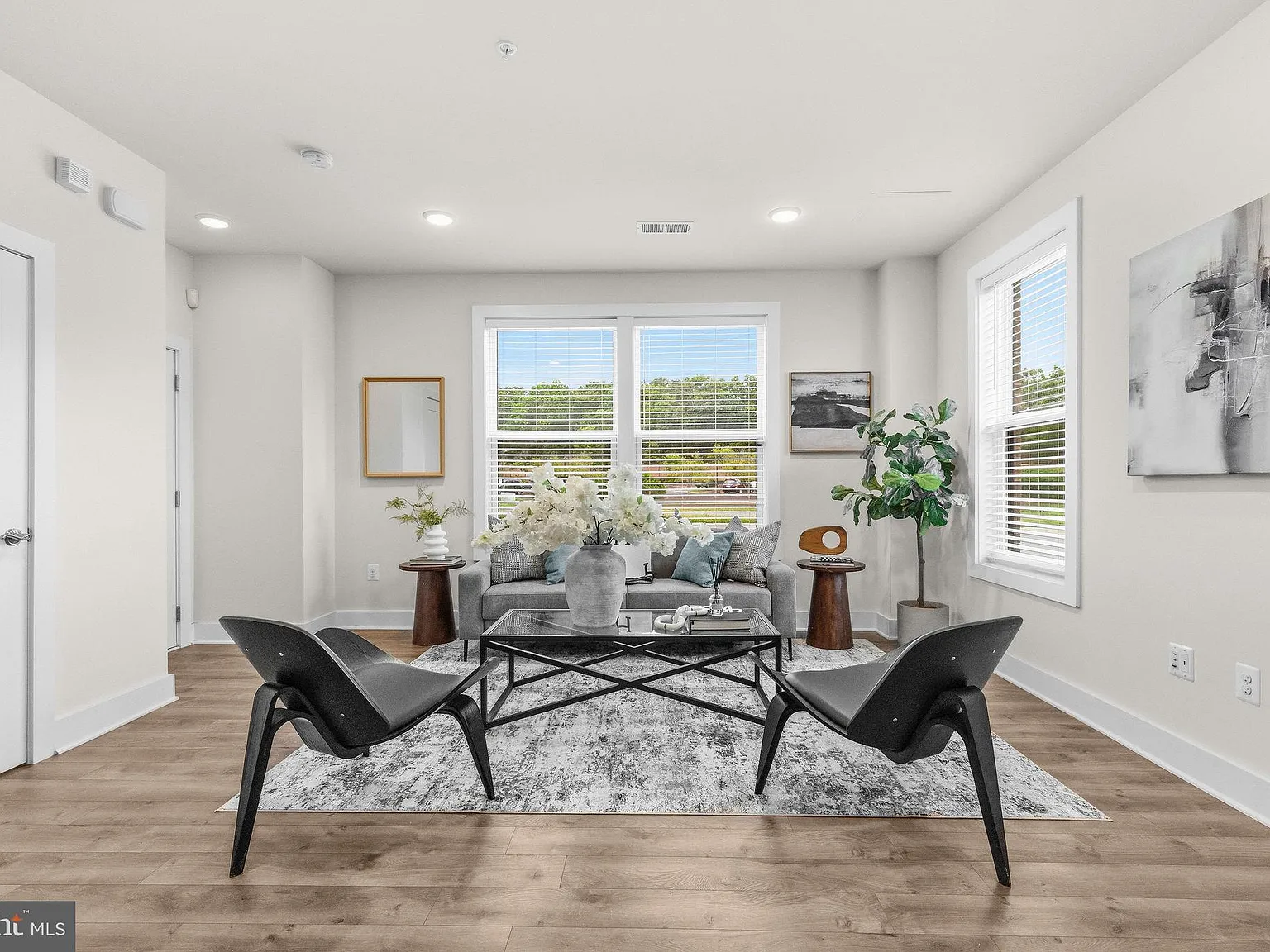 3 bed, 2.5 bath, 1524 sqft, $3,100 — Photo 2