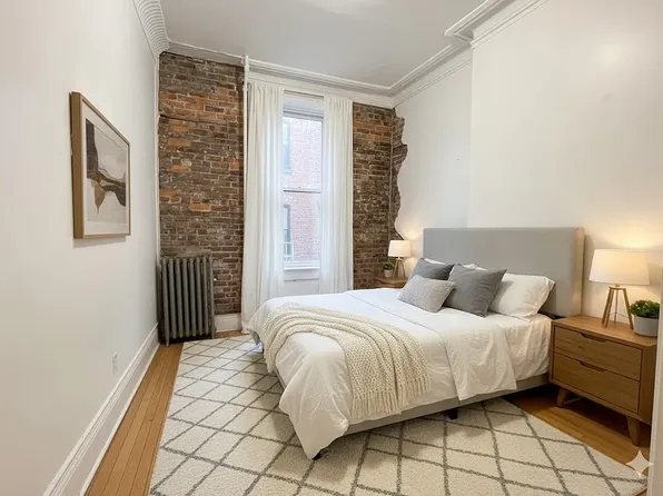 89 Ryerson Street image 1 of 5