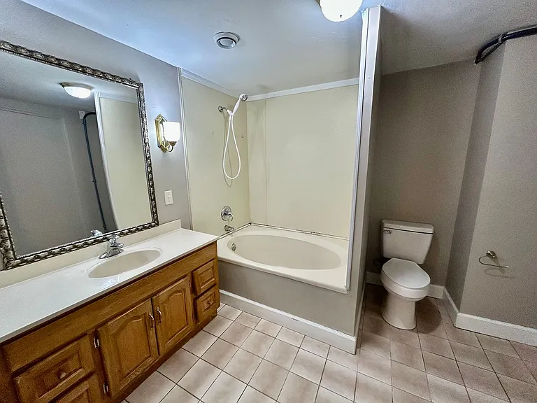 325 S 3rd St #B — Photo 10