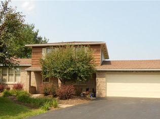 24 Darby Cir, Rochester, NY 14626