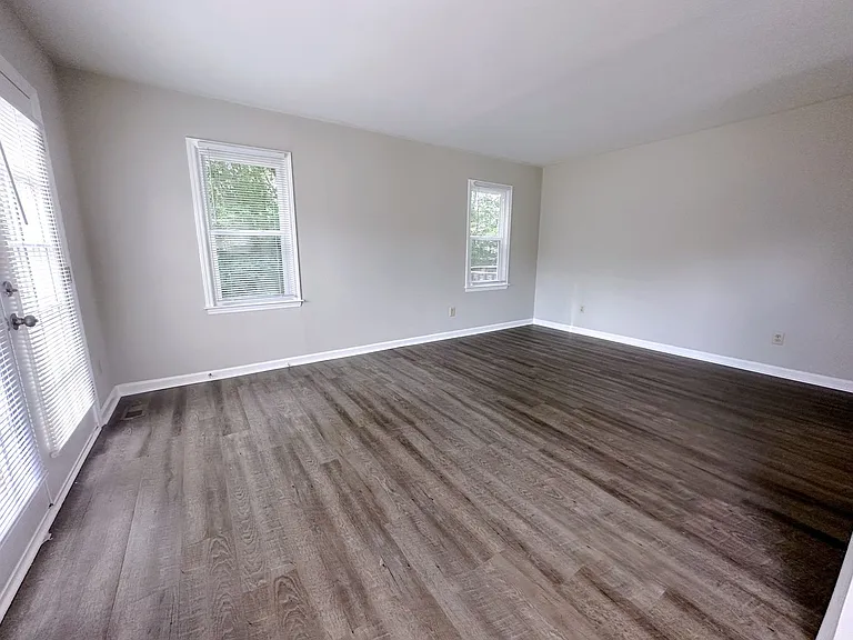 2436 Moran St — Photo 9