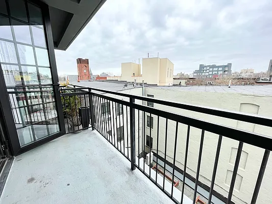 Rented by R New York | media 2