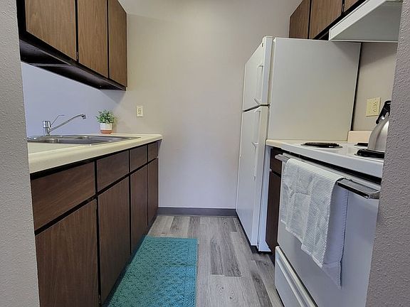 3rd image of 1605 7th St N #36